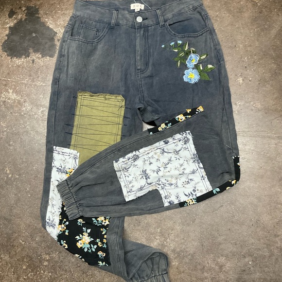 POL Floral Patchwork Denim  Pants Size S - Picture 3 of 4